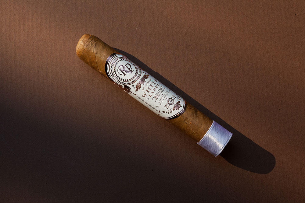 Rocky Patel white label Robusto and Cavalli Cremello white blend