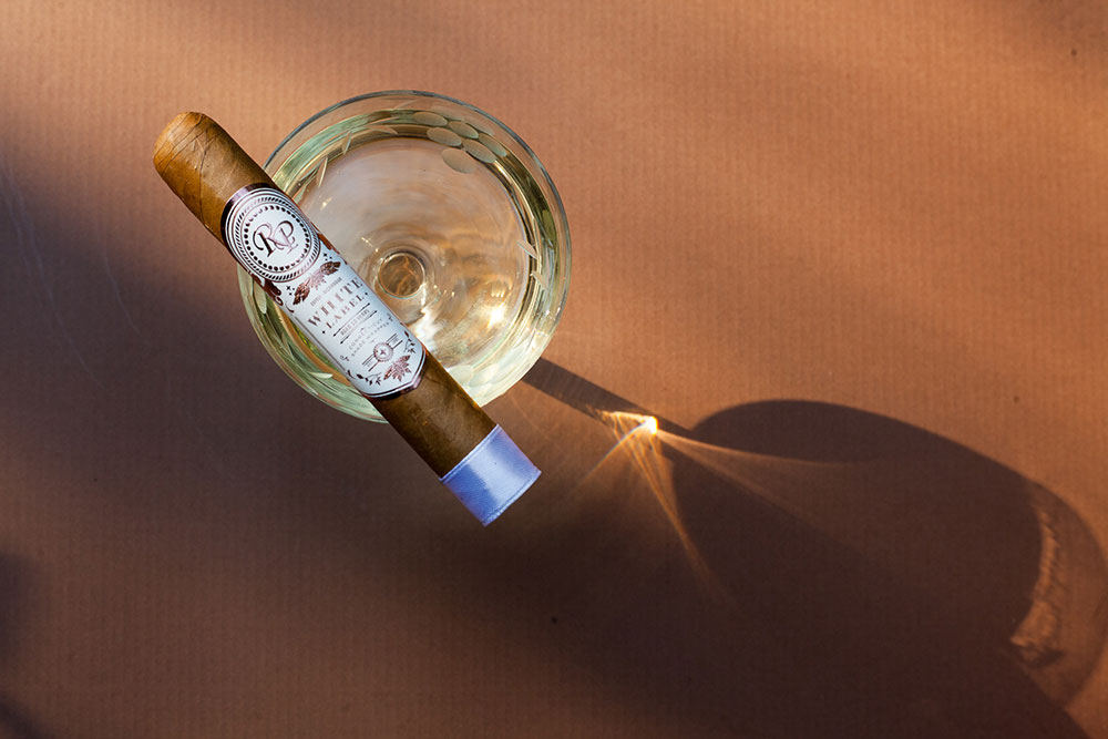 Rocky Patel white label Robusto and Cavalli Cremello white blend