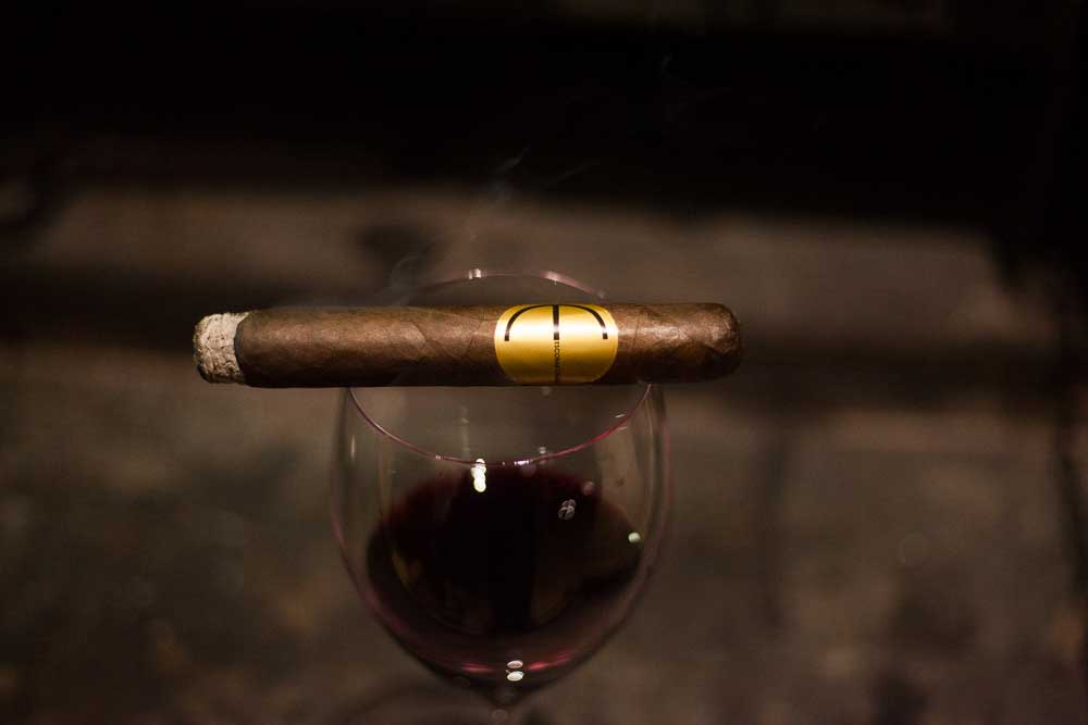 Escobar Toro Gordo Maduro Cigar First Puff