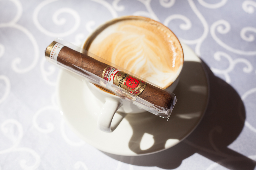 EPC New Wave Reserva Robusto cigar with coffee