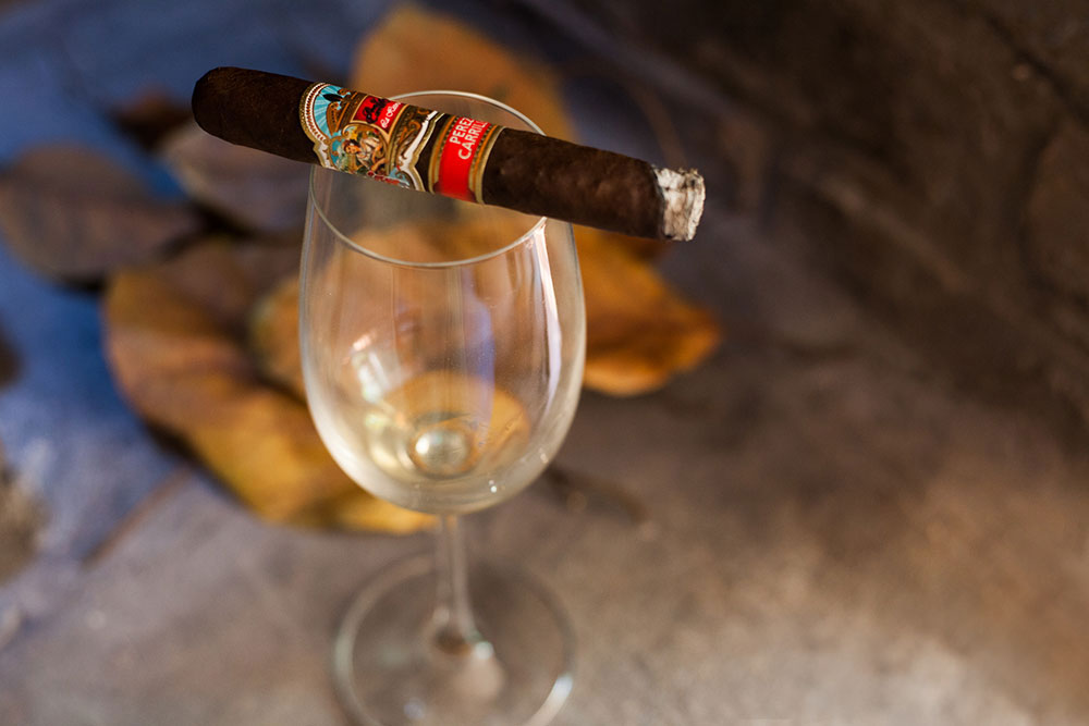 La Historia El Senador cigar and wine pairing